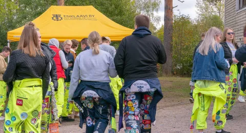 Enklaavin esittelypiste opiskelijatapahtumassa.