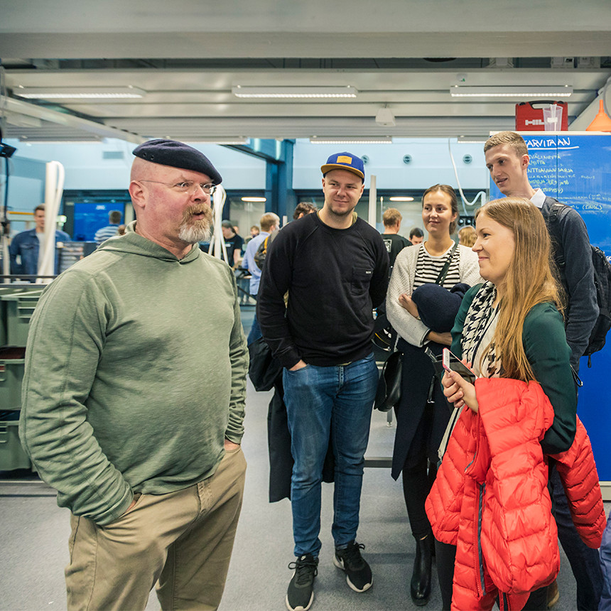 LUT University Professor of Practice Jamie Hyneman at JHC talking to students