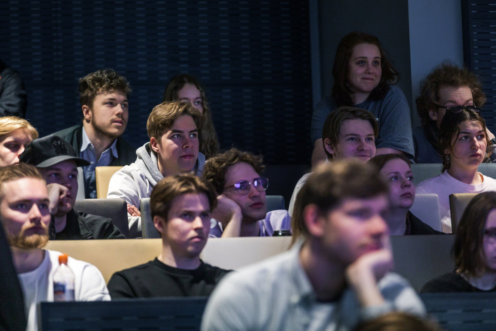 Students listening Jamie Hyneman's lecture