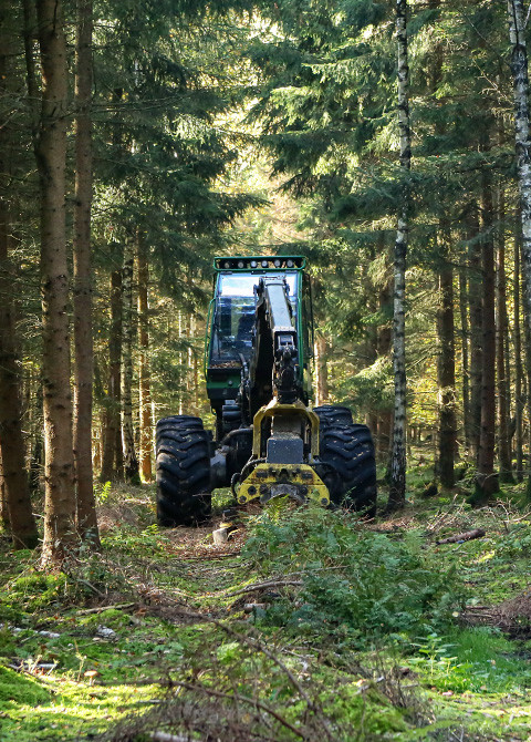 Asko Huisman, a Junior Researcher of Social Sciences at LUT University, is working on a forthcoming PhD thesis on the sustainability transition from the perspective of forest machine entrepreneurs. 